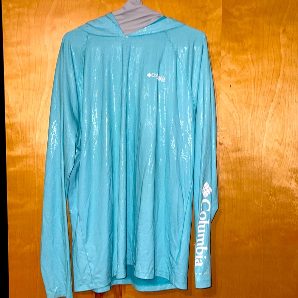 Columbia long sleeve dry fit shirt with neck gaiter and hoodie